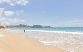 Ambiente Descolado 100m da praia e piscina